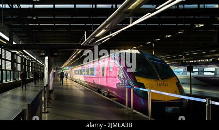 an-emr-train-stationary-at-st-pancras-rail-station-london-england