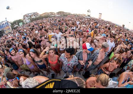 Lungomare, Lido di Fermo, Italy, August 05, 2022, Jovanotti's fans  during  Jova Beach Party 2022 - Italian singer Music Concert Stock Photo