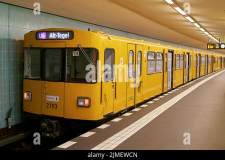 Subway of the BVG (Berliner Verkehrsbetriebe) to Alt-Tegel on a stop at the station Friedrichstrasse Stock Photo