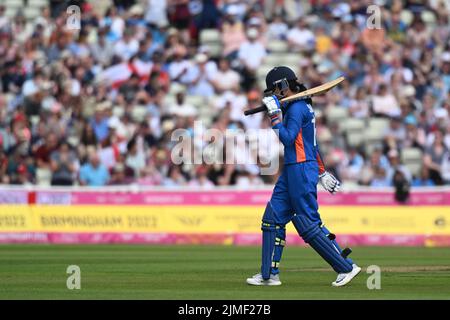 BIRMINGHAM, UK. AUG 6TH Smriti Mandhana of India is caught by Issy Wong of England during the T20 Cricket semi-final between England and India at Edgbaston during the Birmingham 2022 Commonwealth Games on Saturday 6th August 2022. (Credit: Pat Scaasi | MI News) Credit: MI News & Sport /Alamy Live News Stock Photo