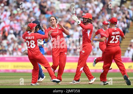 BIRMINGHAM, UK. AUG 6TH Smriti Mandhana of India is caught by Issy Wong of England during the T20 Cricket semi-final between England and India at Edgbaston during the Birmingham 2022 Commonwealth Games on Saturday 6th August 2022. (Credit: Pat Scaasi | MI News) Credit: MI News & Sport /Alamy Live News Stock Photo