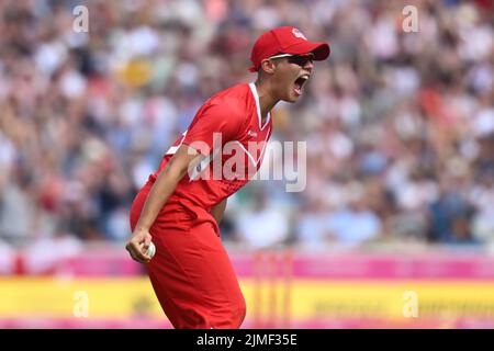 BIRMINGHAM, UK. AUG 6TH Smriti Mandhana of India is caught by Issy Wong of England during the T20 Cricket semi-final between England and India at Edgbaston during the Birmingham 2022 Commonwealth Games on Saturday 6th August 2022. (Credit: Pat Scaasi | MI News) Credit: MI News & Sport /Alamy Live News Stock Photo