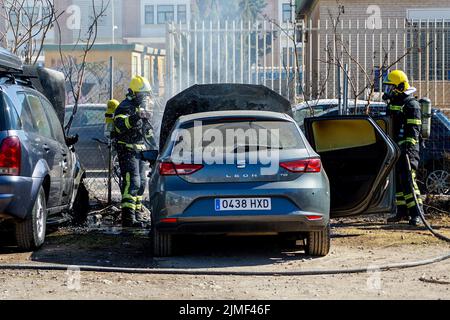 Malaga, Spain. 2nd Aug, 2022. Firefighters put out a car fire at Calle Pacifico, Madrid. The fire started in the engine of one of the cars and then spread to the car next door. Two vehicles were damaged by the fire. There was no personal injury. (Credit Image: © Francis Gonzalez/SOPA Images via ZUMA Press Wire) Stock Photo