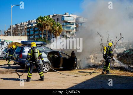 Malaga, Spain. 2nd Aug, 2022. Firefighters put out a car fire at Calle Pacifico, Madrid. The fire started in the engine of one of the cars and then spread to the car next door. Two vehicles were damaged by the fire. There was no personal injury. (Credit Image: © Francis Gonzalez/SOPA Images via ZUMA Press Wire) Stock Photo