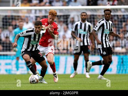 Newcastle United's Bruno Guimaraes (left) and Nottingham Forest's Jack Colback during the Premier League match at St. James' Park, Newcastle. Picture date: Saturday August 6, 2022. Stock Photo