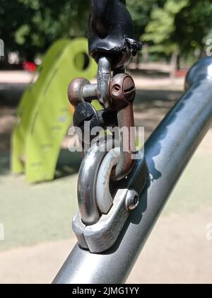 Élément d'un jeu d'enfant dans un parc en France Stock Photo