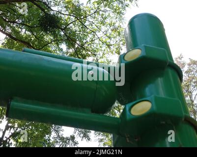 Élément d'un jeu d'enfant dans un parc en France Stock Photo