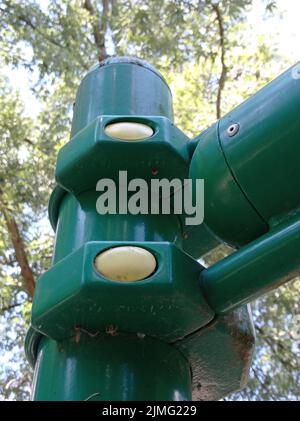 Élément d'un jeu d'enfant dans un parc en France Stock Photo