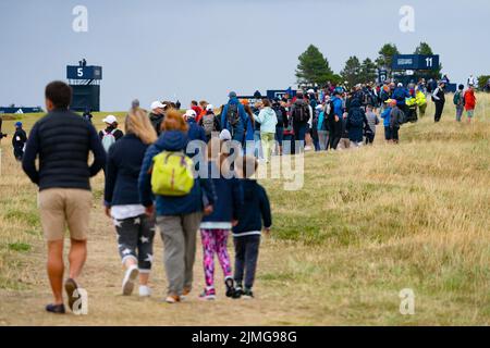 Gullane, Scotland, UK. 6th August 2022. Third round of the AIG Women’s Open golf championship at Muirfield in East Lothian. Pic; Spectators walking on the 5th hole.  Iain Masterton/Alamy Live News Stock Photo