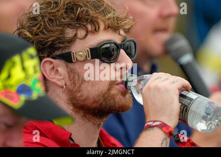 Towcester, UK. 06th Aug, 2022. Singer Tom Brennan during the 2022 Monster Energy Grand Prix Qualification Press Conference at Silverstone Circuit, Towcester, England on the 6th August 2022. Photo by David Horn. Credit: PRiME Media Images/Alamy Live News Stock Photo
