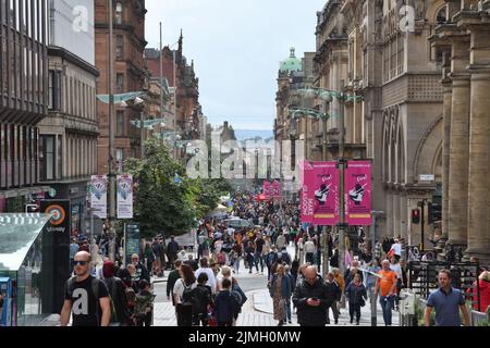 Glasgow, Scotland, UK. 6th, August, 2022. It's a sunny, warm, settled day for shoppers on a busy Buchanan Street, Glasgow, Scotland, UK. Credit. Douglas Carr/Alamy Live News Stock Photo