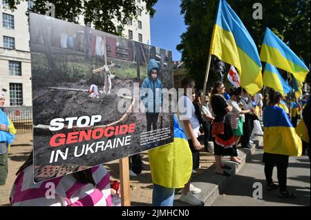 Weekly demonstration: Demonstrators holding banner at The Ukraine war is not over yet arms Ukraine, you has promise, the only platform to tell Ukrainian about the War in Ukraine. US/NATO decieved Ukraine. Ukrainian remain strong and courageous fight Russian troopers alone outside Downing street, London, UK. 6th August 2022. Stock Photo