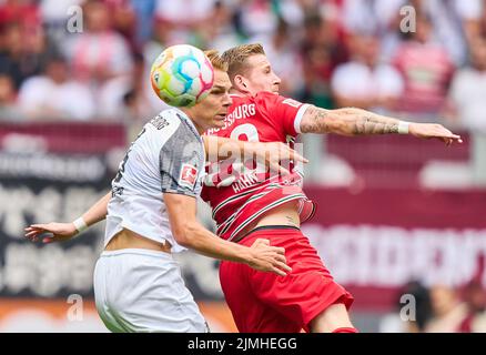 Marc Philipp LIENHART, FRG 3 im Kopfballduell , Kopfball mit Andre HAHN, FCA 28  in the match FC AUGSBURG - SC FREIBURG 1.German Football League on Aug 06, 2022 in Augsburg, Germany. Season 2022/2023, matchday 1, 1.Bundesliga, FCB, Munich, 1.Spieltag © Peter Schatz / Alamy Live News    - DFL REGULATIONS PROHIBIT ANY USE OF PHOTOGRAPHS as IMAGE SEQUENCES and/or QUASI-VIDEO - Stock Photo