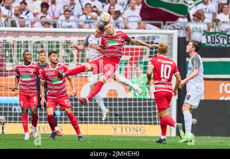Roland SALLAI, FRG 22  compete for the ball, tackling, duel, header, zweikampf, action, fight against Jeffrey GOUWELEEUW, FCA 6  in the match FC AUGSBURG - SC FREIBURG 1.German Football League on Aug 06, 2022 in Augsburg, Germany. Season 2022/2023, matchday 1, 1.Bundesliga, FCB, Munich, 1.Spieltag © Peter Schatz / Alamy Live News    - DFL REGULATIONS PROHIBIT ANY USE OF PHOTOGRAPHS as IMAGE SEQUENCES and/or QUASI-VIDEO - Stock Photo
