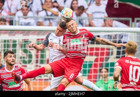 Roland SALLAI, FRG 22  compete for the ball, tackling, duel, header, zweikampf, action, fight against Jeffrey GOUWELEEUW, FCA 6  in the match FC AUGSBURG - SC FREIBURG 1.German Football League on Aug 06, 2022 in Augsburg, Germany. Season 2022/2023, matchday 1, 1.Bundesliga, FCB, Munich, 1.Spieltag © Peter Schatz / Alamy Live News    - DFL REGULATIONS PROHIBIT ANY USE OF PHOTOGRAPHS as IMAGE SEQUENCES and/or QUASI-VIDEO - Stock Photo