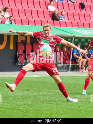 Andre HAHN, FCA 28  in the match FC AUGSBURG - SC FREIBURG 0-4 1.German Football League on Aug 06, 2022 in Augsburg, Germany. Season 2022/2023, matchday 1, 1.Bundesliga, FCB, Munich, 1.Spieltag © Peter Schatz / Alamy Live News    - DFL REGULATIONS PROHIBIT ANY USE OF PHOTOGRAPHS as IMAGE SEQUENCES and/or QUASI-VIDEO - Stock Photo