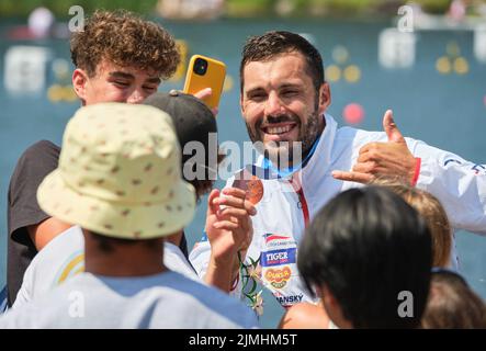 Dartmouth, Canada. August 6th, 2022. Gold Medalists and World Champion Josef Dostal from the Czech Republic posing with fans at his medal ceremony in the K1 Men 500m event. The 2022 ICF Canoe Sprint and Paracanoe World Championships takes place on Lake Banook in Dartmouth (Halifax). Credit: meanderingemu/Alamy Live News Stock Photo