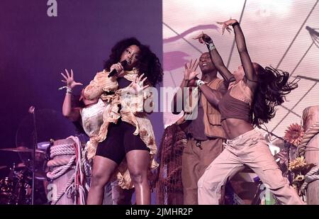 SZA performs during the 2022 Outside Lands Music and Arts Festival at ...