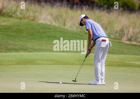 August 6, 2022: Brandon Wu putts for par on nine during the third round ...