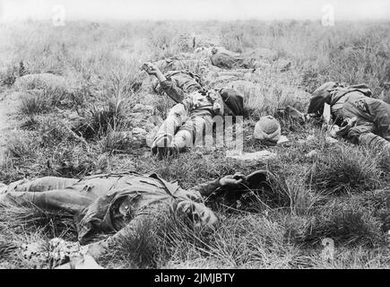 British casualties lie dead on the battlefield after the Battle of Spion Kop, 24 January 1900. Stock Photo