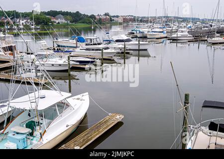 Hampton Virginia,Tidewater Area,Hampton River water marina boats boating,harbor harbour yachts,landmark landmarks scene in a photo,USA US Stock Photo