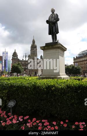 George Square, Glasgow, Scotland, UK. The statue of Sir Robert Peel, the Prime mInister whose father had links to the slave trade. Memorial to a famous politician and founder of modern policing. The statue to Sir Robert Peel stands in George Square and is by sculptor John Mossman. Erected in 1859 it is cast in bronze and is set on a square granite base and pedestal. Stock Photo