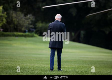 U.S. President Joe Biden walks on the South Lawn of the White House before boarding Marine One, on August 7, 2022 in Washington, DC. Biden is traveling to Rehoboth Beach, Delaware, after he tested negative from COVID 19. (Photo by Oliver Contreras/Pool/Sipa USA) Stock Photo