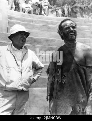 Director FRANKLIN J. SCHAFFNER and CHARLTON HESTON on set candid during filming of PLANET OF THE APES 1968 director FRANKLIN J. SCHAFFNER novel Pierre Boule screenplay Michael Wilson and Rod Serling music Jerry Goldsmith APJAC Productions / Twentieth Century Fox Stock Photo