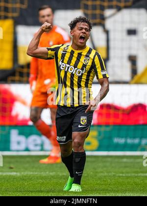 Arnhem - Million Manhoef of Vitesse celebrates the 2-2 during the match between Vitesse v Feyenoord at GelreDome on 7 August 2022 in Arnhem, Netherlands. (Box to Box Pictures/Tom Bode) Stock Photo