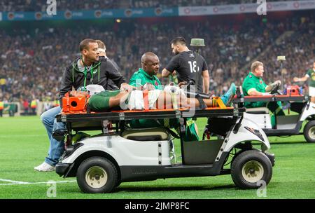 Mbombela, Nelspruit, South Africa. 6th August, 2022. Kurt-Lee Arendse stretchered off with concussion near the end of the Rugby Championship international  match between South Africa and New Zealand at the Mbombela Stadium on 6 August 2020 Credit: AfriPics.com/Alamy Live News Stock Photo