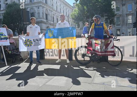 Downing street, London, UK. 7th August 2022. Andriy Velhosh from Ukraine volunteered to ride a bike from Ukraine to London to show the world about Ukraine's vast territory. Approximately the same distance from Ukraine to London reaches the protest of the War is not over in Ukraine!. Credit: See Li/Picture Capital/Alamy Live News Stock Photo