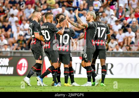Vicenza, Italy. 06th Aug, 2022. Milan players celebrating during LR Vicenza vs AC Milan, friendly football match in Vicenza, Italy, August 06 2022 Credit: Independent Photo Agency/Alamy Live News Stock Photo