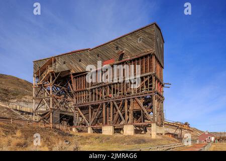 The old wooden coal tipple at the Atlas Coal Mine National Historic Site near East Coulee in the Red Deer River Valley, Alberta Stock Photo