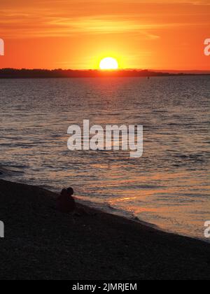 Sheerness, Kent, UK. 7th Aug, 2022. UK Weather: sunset in Sheerness, Kent.  Credit: James Bell/Alamy Live News Stock Photo