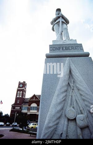 Confederate monument stands across from the Dooly County Courthouse in Vienna, Georgia. A likeness of a Confederate Army soldier stands . Stock Photo