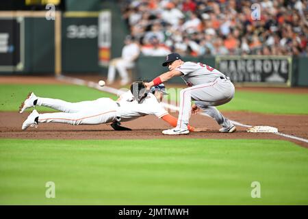 St. Petersburg, FL. USA; Boston Red Sox first baseman Bobby Dalbec (29)  gets ready in the field during a major league baseball game against the  Tampa Stock Photo - Alamy