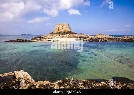 Fortified castel, Fort du Petit Be, beach and sea, Saint-Malo city, Brittany, France Stock Photo