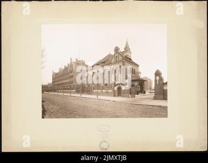 Wieczorek Josef (born 1852), barracks for a telegraph battalion (1906): View of the farm building. Photo on paper, 48.6 x 66 cm (including scan edges) Stock Photo