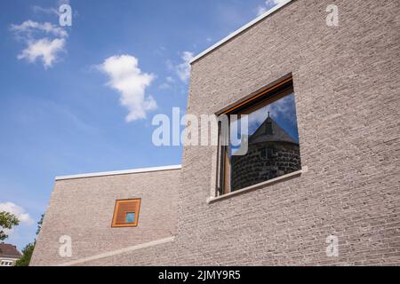 building of the school campus Bildungslandschaft Altstadt Nord (BAN) near the Klingelpuetz park, architect Gernot Schulz, Cologne, Germany. The tower Stock Photo