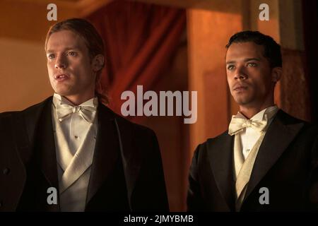 SAM REID and JACOB ANDERSON in INTERVIEW WITH THE VAMPIRE (2022), directed by ALAN TAYLOR, KEITH POWELL and LEVAN AKIN. Credit: AMC Studios / Album Stock Photo