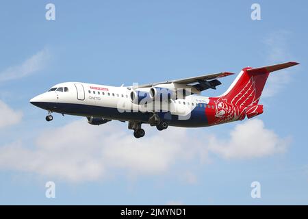 QinetiQ BAE Systems Avro RJ-100 G- ETPL arriving at RAF Fairford for the Royal International Air Tattoo 2022, Fairford, UK Stock Photo