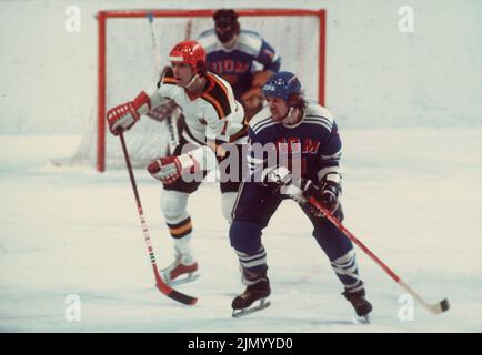 ARCHIVE PHOTO: Alois SCHLODER will be 75 years old on August 11, 2022, ice hockey, Alois SCHLODER,(li) in the game versus Finland, Olympic Winter Games 1976, action ? Stock Photo