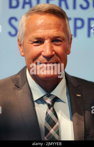 Munich, Deutschland. 15th July, 2012. ARCHIVE PHOTO: Alois SCHLODER will be 75 years old on August 11, 2022, Alois SCHLODER (GER), former ice hockey player, single image, cropped single motif, portrait, portrait, portrait. Bavarian Sports Award 2012, Red Carpet, Red Carpet.15.07.2012. ?SVEN SIMON, Princess-Luise-Str.41#45479 Muelheim/Ruhr#tel.0208/9413250#fax 0208/9413260#GLSB bank account no.: 4030 025 100, BLZ 430 609 67#www.SvenSimon.net #e-mail: Credit: dpa/Alamy Live News Stock Photo