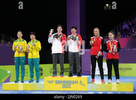 Australia's Minhyung Jee and Jian Fang Lay, silver, Singapore's Tianwei Feng and Jian Zeng, gold, and Wales' Charlotte Carey and Anna Hursey, bronze, after the Women's Doubles table tennis at The NEC on day eleven of the 2022 Commonwealth Games in Birmingham. Picture date: Monday August 8, 2022. Stock Photo