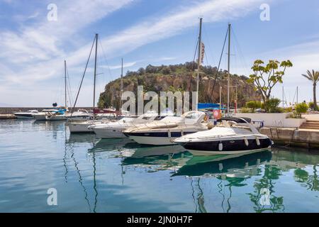 Puerto Deportivo Marina del Este, La Herradura, (near Almuñecar) Granada Province, Andalusia, southern Spain.  The rock is known as Peñon de las Cabal Stock Photo