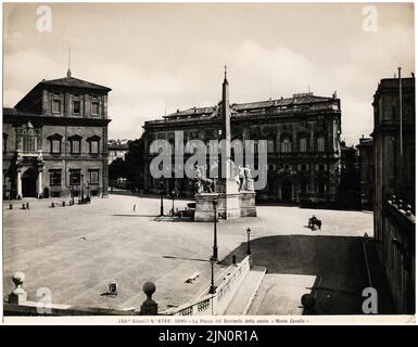 Unknown photographer, Piazza del Quirinale, Rome (without date): View from the stairs to Monte Cavallo on the square, on the left of the Palazzo del Quirinale (Residenza Real), in the middle of the obelisk with Castor and Pollu. Photo, 20.2 x 25.9 cm (including scan edges) unbek. Fotograf : Piazza del Quirinale, Rom (ohne Dat.) Stock Photo