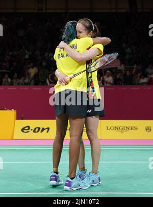 Malaysia's Muralitharan Thinaah and Koong Le Pearly Tan celebrate after winning gold in the the Women's Doubles badminton at The NEC on day eleven of the 2022 Commonwealth Games in Birmingham. Picture date: Monday August 8, 2022. Stock Photo