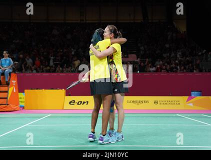 Malaysia's Muralitharan Thinaah and Koong Le Pearly Tan celebrate after winning gold in the the Women's Doubles badminton at The NEC on day eleven of the 2022 Commonwealth Games in Birmingham. Picture date: Monday August 8, 2022. Stock Photo