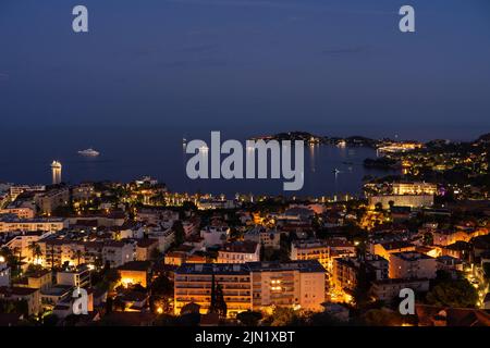 Panorama of the seaside town of Beaulieu-sur-Mer, French Riviera - Côte d'Azur, at night, with Saint-Jean-Cap-Ferrat on the right Stock Photo