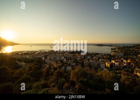 Panorama of the seaside town of Beaulieu-sur-Mer, French Riviera - Côte d'Azur, at sunrise, with Saint-Jean-Cap-Ferrat on the right Stock Photo